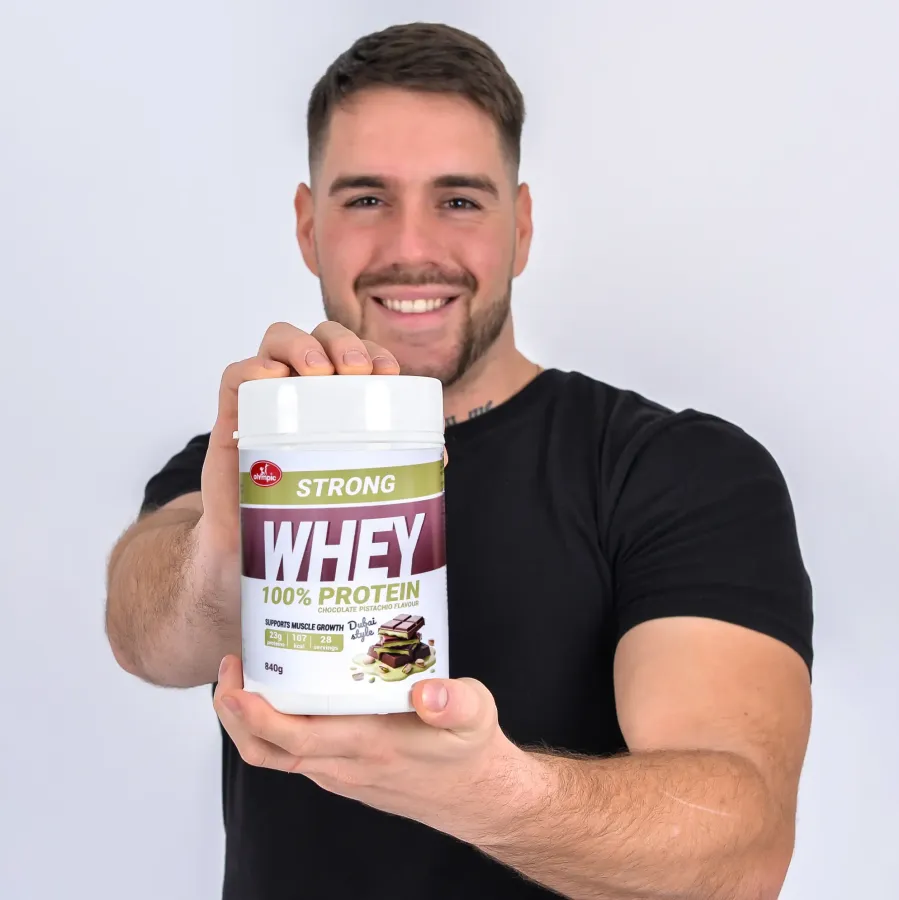 olympic-strong-whey-protein-dubai-cokolada-840g-model-sa-pakovanjem